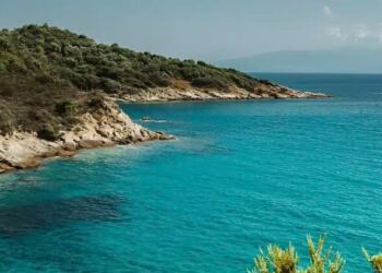 Η ελληνική παραλία που αναδείχθηκε η δεύτερη καλύτερη στον κόσμο