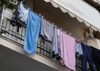 Πρόστιμα έως 500 ευρώ για μπουγάδα στο μπαλκόνι – Δείτε σε ποιες περιοχές
