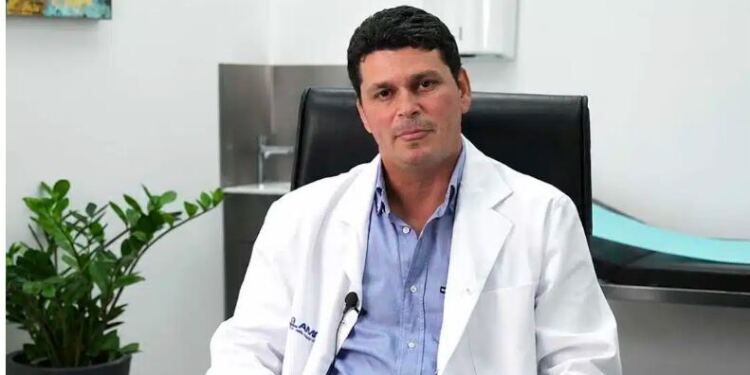 Ο «γιατρός των φτωχών»: Ο Ευρυβιάδης Μπαϊραμίδης δίνει δικαίωμα στην ελπίδα σε ασθενείς που δεν αντέχουν το κόστος των ιδιωτικών κλινικών